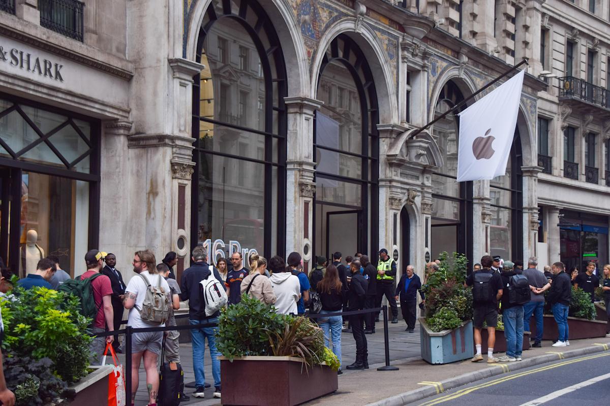 Apple iCloud age verification in the UK